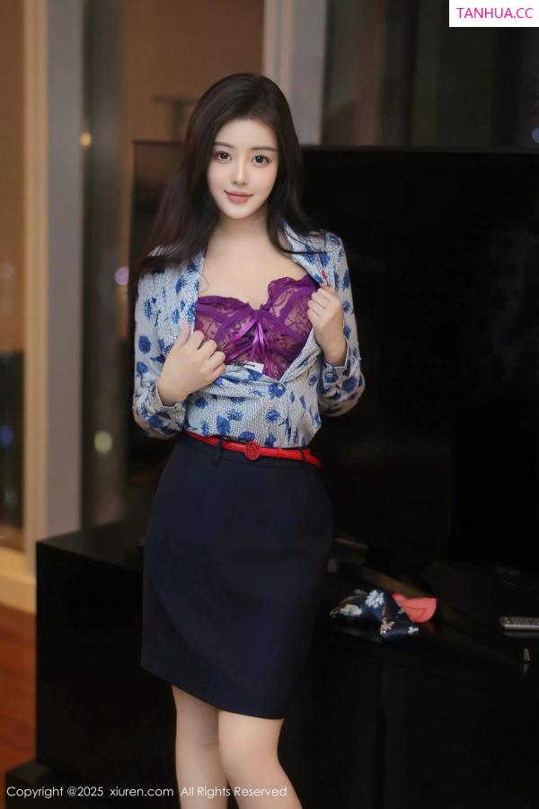 希雅  [XiuRen]高清写真图 2025.03.19 No.10041 希雅sia 丝袜美腿第8张图片